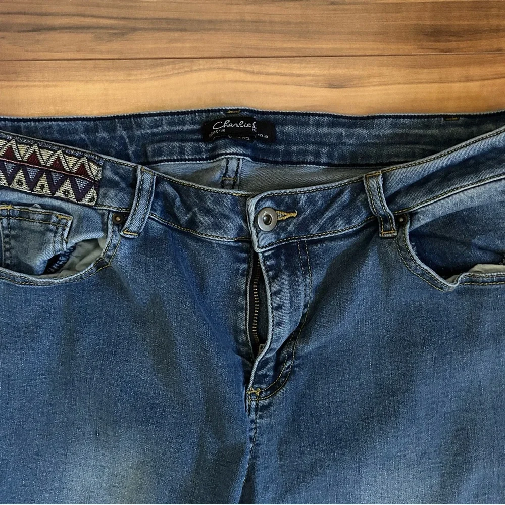 Charlie B Women's Embroidered Southern Western Cuff Jeans Dark Blue Wash Size 32 - Picture 7 of 16